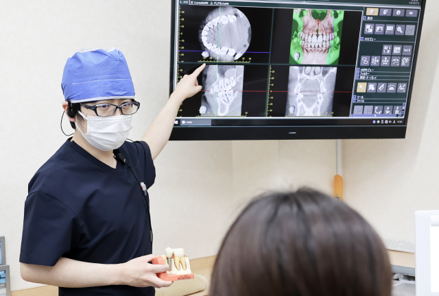 マイクロスコープを使用した診療機材